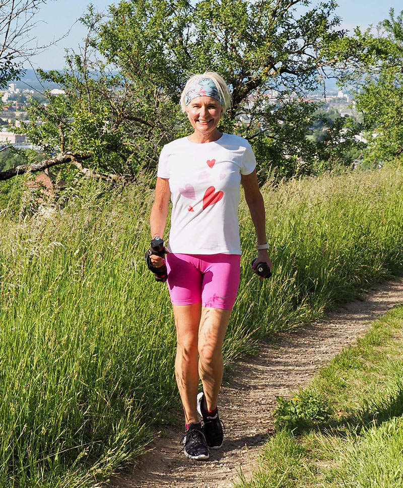 Tatjana sportlich aktiv in der Natur